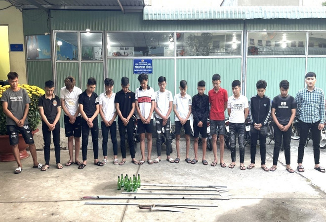 Kịp thời ngăn chặn một vụ 'hỗn chiến' với nhiều hung khí nguy hiểm ảnh 1