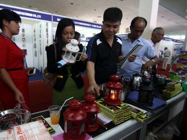 Khai mạc Triển lãm quốc tế hàng công nghiệp VIIF 2014 ảnh 1