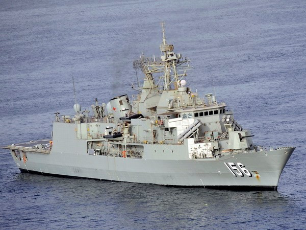Tàu hải quân Hoàng gia Australia HMAS Toowoomba. Ảnh minh họa. (Nguồn: THX/TTXVN) Australia muốn chuyển tàu tấn công đổ bộ thành tàu sân bay ảnh 1