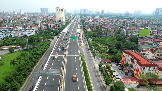 Phương tiện lưu thông trên tuyến đường vành đai 3 trên cao đoạn Mai Dịch-Nam Thăng Long. (Ảnh: Văn Hào/Vietnam+) Bàn giao cho Hà Nội quản lý cầu Thăng Long, đường vành đai 3 trên cao ảnh 1