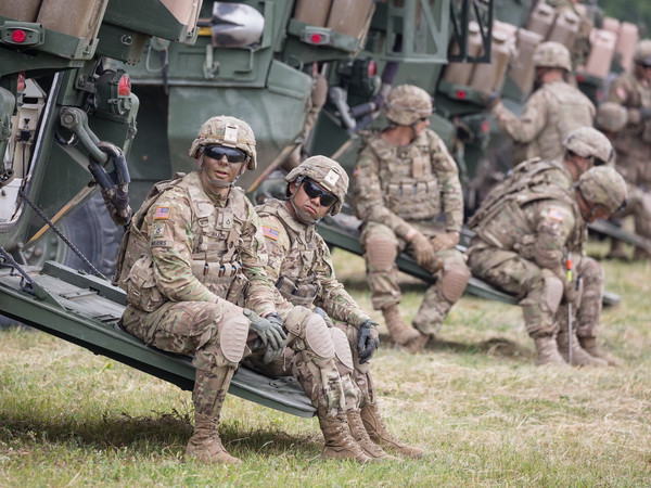 Thủ tướng Đức Angela Merkel định hướng về tương lai của NATO ảnh 1