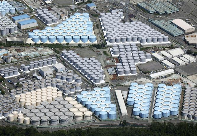 Các bể chứa nước thải nhiễm phóng xạ đã qua xử lý của nhà máy điện hạt nhân Fukushima số 1 ở Fukushima, Nhật Bản, ngày 22/8/2023. (Ảnh: Kyodo/TTXVN) Chuyên gia Hàn Quốc họp với IAEA về việc xả thải tại Fukushima ảnh 1