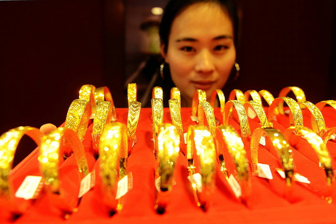 Nhà đầu tư ồ ạt mua vàng trước những lo ngại về tình hình Âu-Mỹ ảnh 1