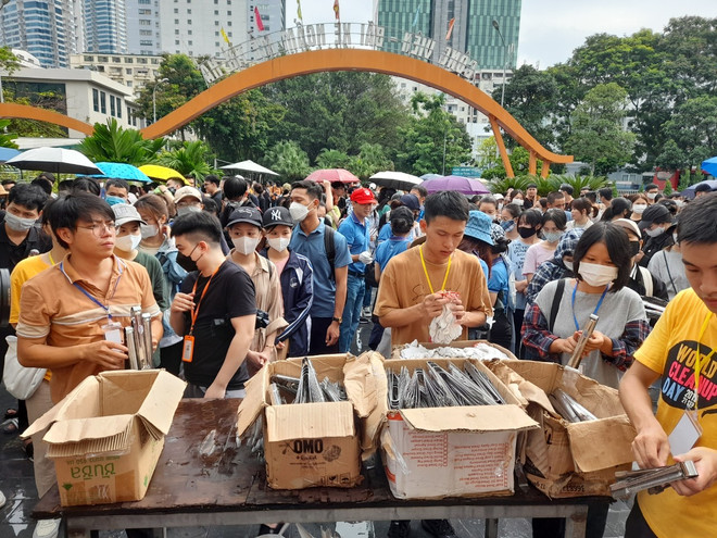 Hơn 700 tình nguyện viên tham gia thu gom rác thải vì Thủ đô ‘xanh' ảnh 2