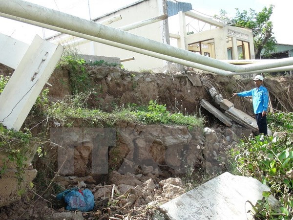 Cà Mau: Sạt lở đất làm sụp hoàn toàn một cửa hàng xăng dầu ảnh 1