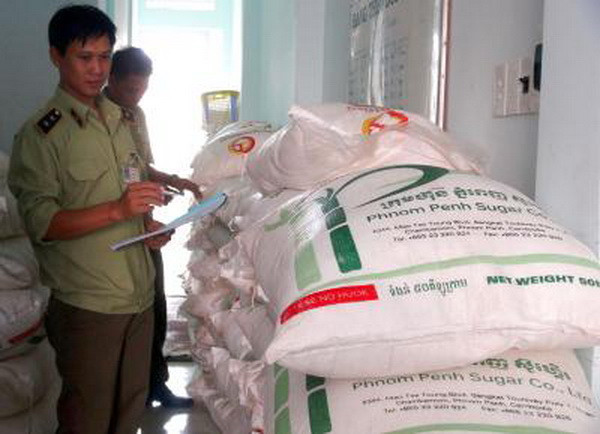 Bắt liên tiếp 2 vụ vận chuyển, mua bán đường cát Thái Lan nhập lậu ảnh 1