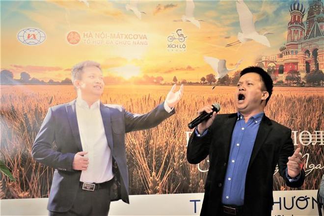 'Cánh đồng Nga' - Album đầu tay của ca sỹ Việt say đắm vẻ đẹp nước Nga ảnh 1