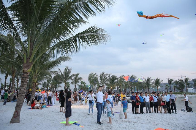 Âm thanh và ánh sáng đỉnh cao vẽ lên vẻ đẹp của thành phố biển hồ ảnh 3