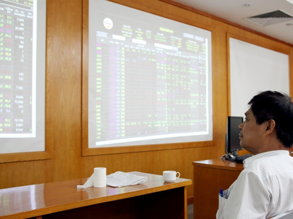 Để tuột 6,33 điểm, VN-Index lại quay đầu phá mốc 530 ảnh 1