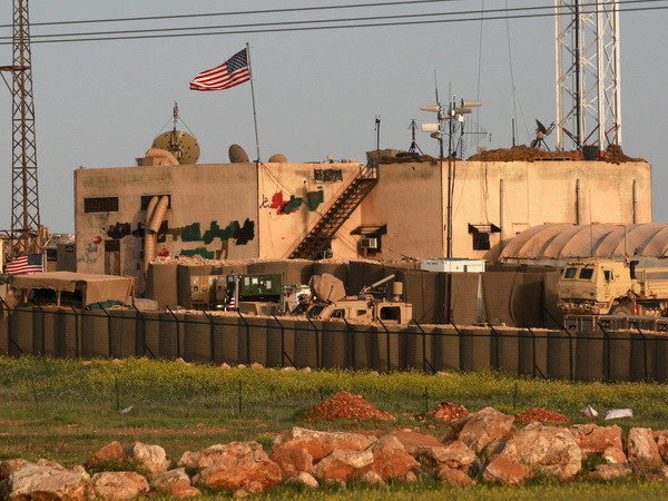 Một căn cứ quân sự của Mỹ ở làng al-Asaliyah, giữa thành phố Aleppo và thị trấn Manbij, Syria ngày 2/4. (Nguồn: AFP/TTXVN) Mỹ lập căn cứ quân sự mới tại Syria bất chấp cam kết rút quân ảnh 1