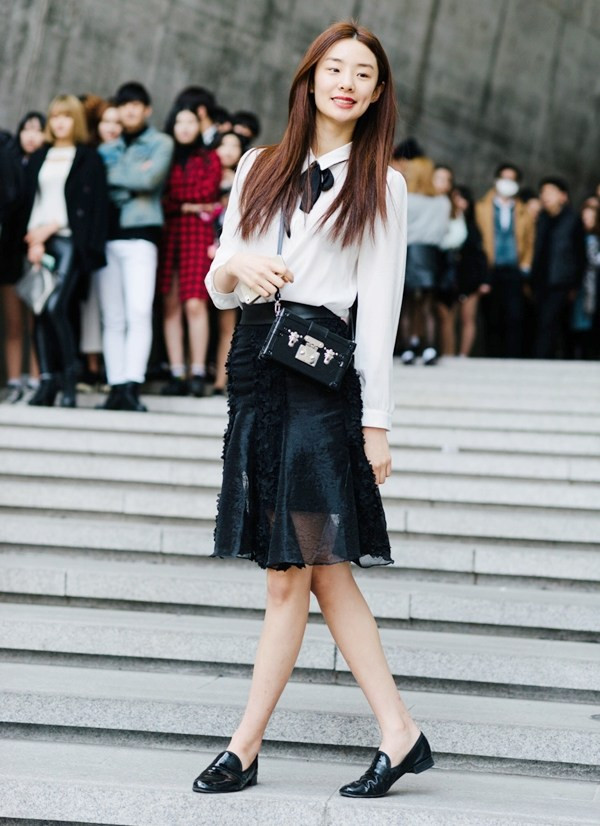 Tín đồ thời trang Hàn Quốc "đại náo" sàn diễn đường phố Seoul ảnh 3