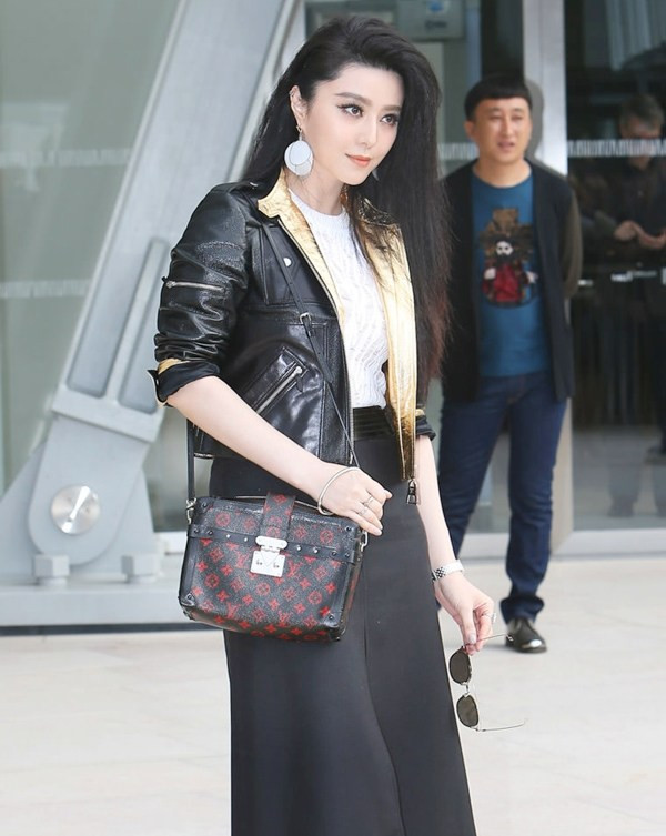 10 "siêu phẩm" túi xách quyền lực trong mùa mốt Xuân Hè 2015 ảnh 27