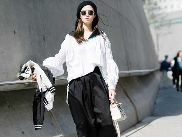 Tín đồ thời trang Hàn Quốc "đại náo" sàn diễn đường phố Seoul ảnh 17