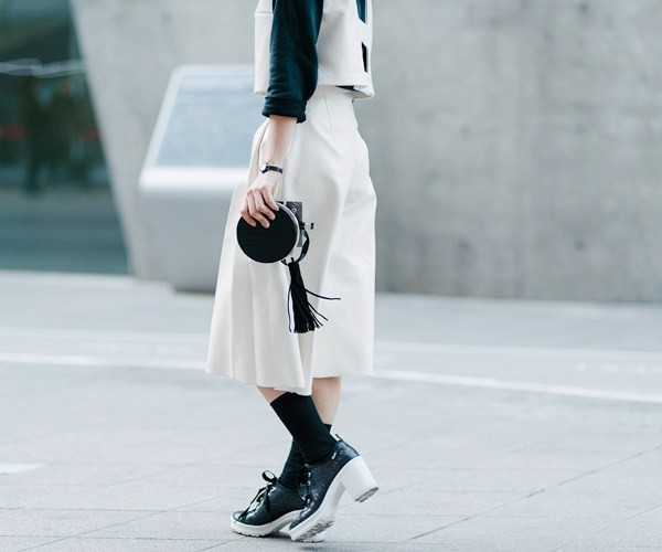 Tín đồ thời trang Hàn Quốc "đại náo" sàn diễn đường phố Seoul ảnh 30