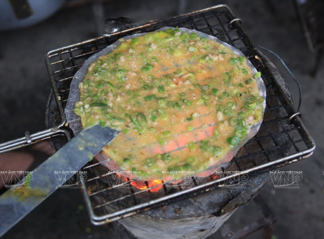 Thưởng thức món "Pizza Việt" ngon tuyệt của người dân Đà Lạt ảnh 2