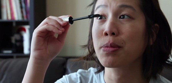 Khâm phục trước clip tự trang điểm của "đầu bếp mù" Christine Hà ảnh 3