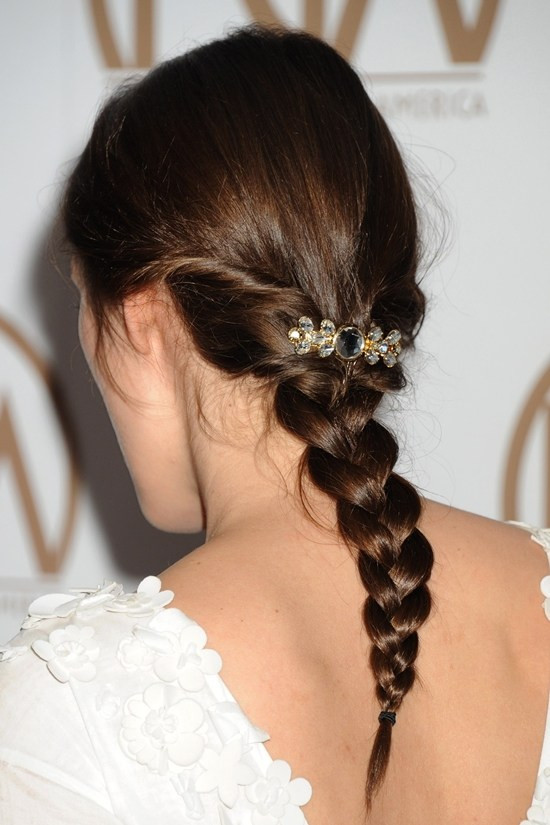 Hoa cài tóc - điểm nhấn trên mái tóc bồng bềnh mùa Hè 2015 ảnh 6