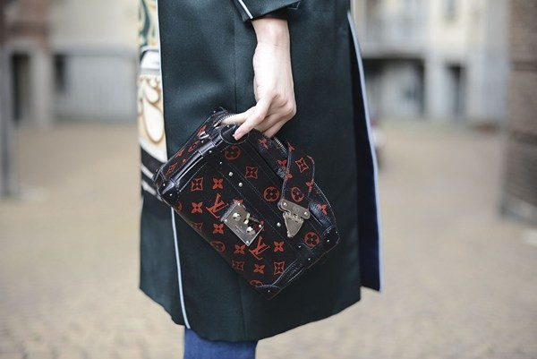 10 "siêu phẩm" túi xách quyền lực trong mùa mốt Xuân Hè 2015 ảnh 25