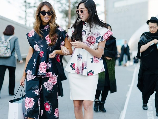Tín đồ thời trang Hàn Quốc "đại náo" sàn diễn đường phố Seoul ảnh 23