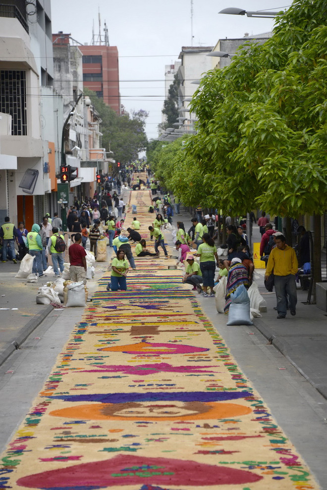 [Photo] Guatemala lập kỷ lục thế giới mới về thảm hoa dài 2.300m ảnh 2
