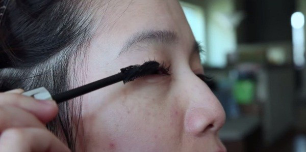 Khâm phục trước clip tự trang điểm của "đầu bếp mù" Christine Hà ảnh 4