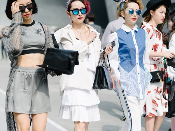 Tín đồ thời trang Hàn Quốc "đại náo" sàn diễn đường phố Seoul ảnh 26