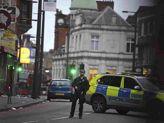 Anh: IS nhận liên quan đến kẻ tấn công bằng dao ở London ảnh 1