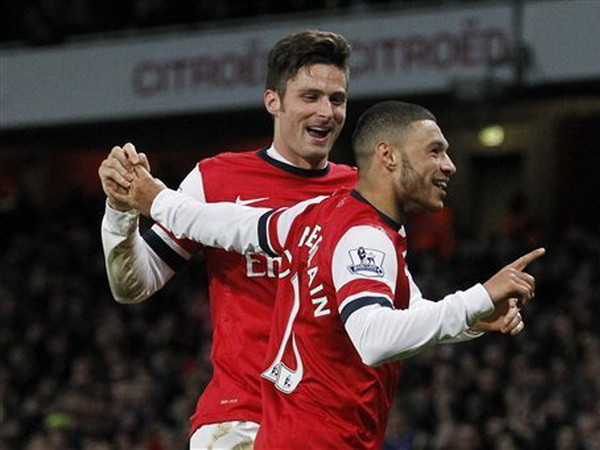 Arsenal trở lại ngôi đầu, Real lỡ cơ hội vượt Barca ảnh 1