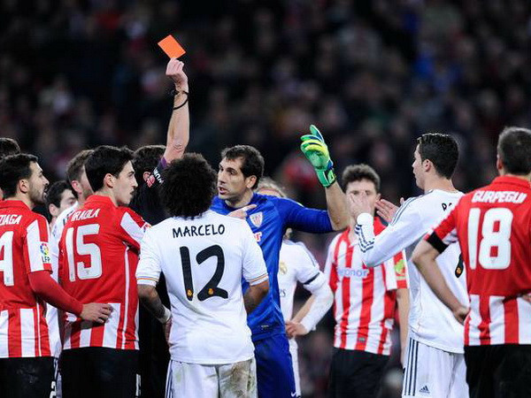 Tin 3/2: Wenger cay cú vụ Kallstrom, Ronaldo đánh đối phương ảnh 2