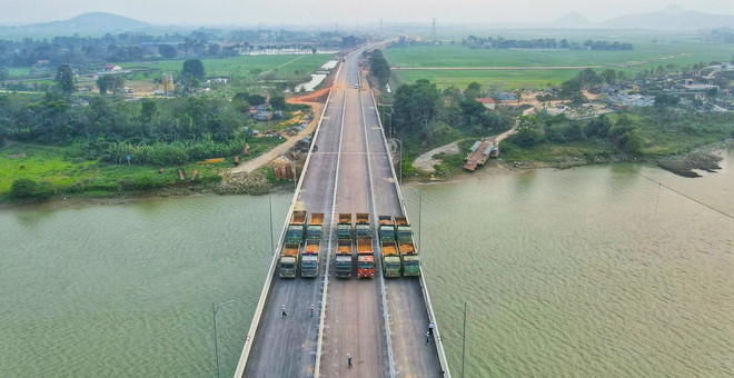 Nước rút' thi công, hoàn thành Cao tốc Mai Sơn-QL45 đúng ngày 30/4 ảnh 1