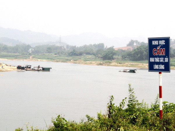 Phú Thọ chấm dứt nạn khai thác cát, sỏi trái phép trên sông ảnh 1