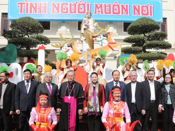 Chủ tịch Quốc hội chúc mừng Giáng sinh tại Giáo phận Thanh Hóa ảnh 1