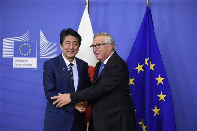 ASEM 12: EU-Nhật Bản quyết tâm hoàn tất thỏa thuận thương mại tự do ảnh 1