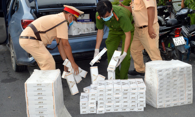 Sóc Trăng: Bắt và tạm giữ hơn 3.500 bao thuốc lá ngoại nhập lậu ảnh 1