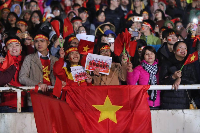 Hàng vạn người hâm mộ hô vang tên các cầu thủ U23 tại sân Mỹ Đình ảnh 1