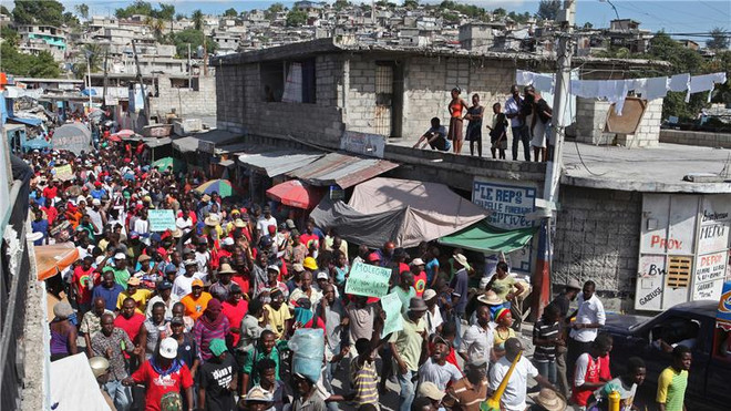 Haiti: Người dân lại biểu tình phản đối giá nhiên liệu cao ảnh 1