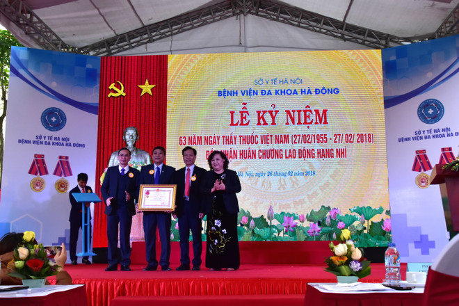 Bệnh viện đa khoa Hà Đông: Đón niềm vui trong ngày lễ chung ảnh 1