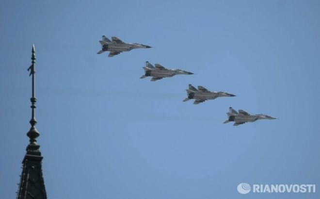 Phương Tây phản ứng tiêu cực lễ duyệt binh của Nga ở Crimea ảnh 1