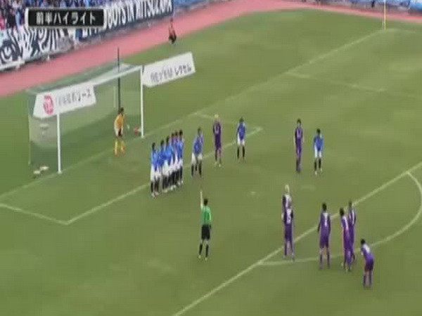 [Video] Cận cảnh pha dàn xếp đá phạt và ghi bàn "siêu dị" ảnh 1