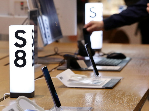 Samsung Galaxy S8 vượt đàn anh Galaxy S7 về doanh số ảnh 1