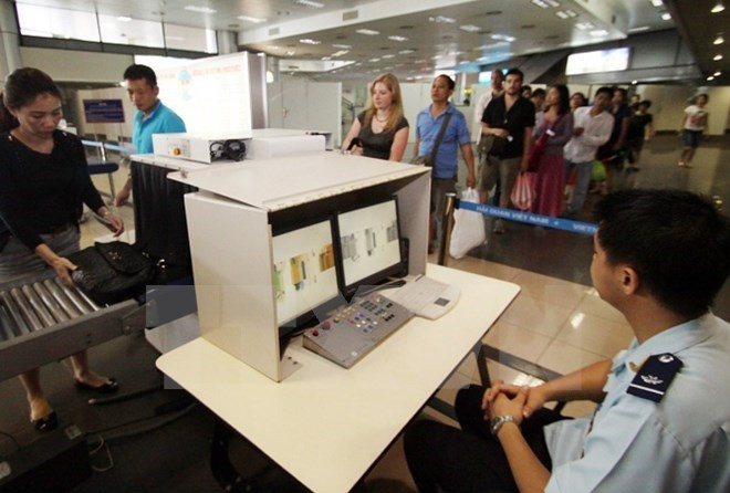 Thực hư vụ nhân viên an ninh sân bay nhặt tiền không trả khách? ảnh 1