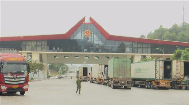 Khuyến cáo doanh nghiệp chủ động điều tiết lượng hàng lên biên giới ảnh 1