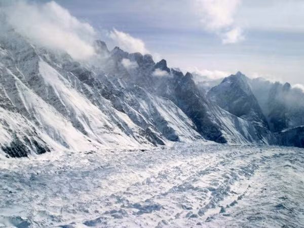 Các sông băng trên Himalaya bị khuyết dần trong 40 năm qua ảnh 1