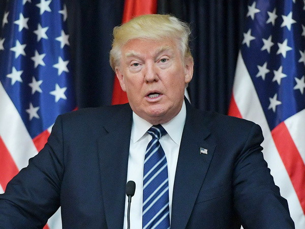 Tổng thống Mỹ trao đổi số điện thoại di động gây quan ngại về an ninh ảnh 1