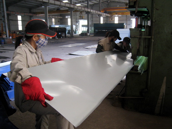 Ban hành biện pháp tự vệ với tôn màu nhập khẩu vào Việt Nam ảnh 1