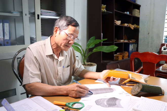 Người 'giữ lửa' lò ngói gốm men Cung đình, giúp 'hồi sinh' các di tích ảnh 1