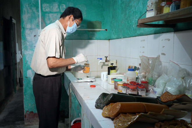 Người 'giữ lửa' lò ngói gốm men Cung đình, giúp 'hồi sinh' các di tích ảnh 2