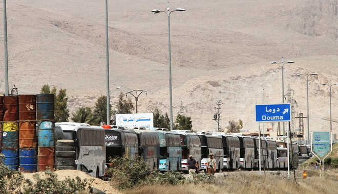 Syria: 2.000 người được sơ tán khỏi thành phố Harasta trong đợt đầu ảnh 1