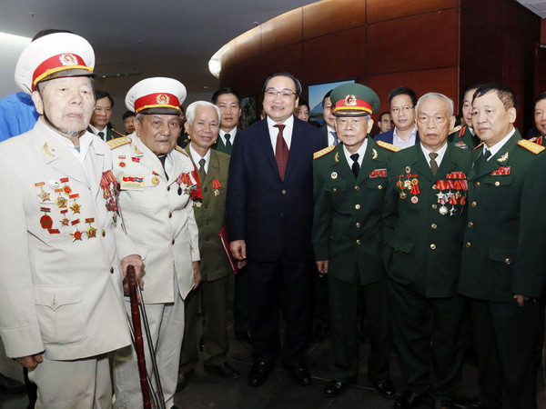 Lãnh đạo Hà Nội gặp mặt cựu chiến binh, thanh niên xung phong ảnh 1