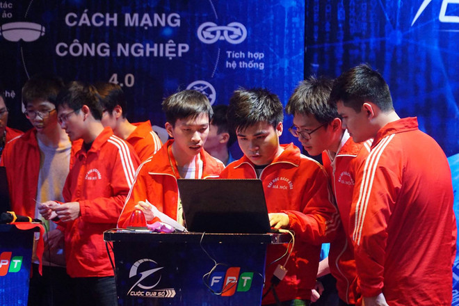 Trao 142.000 USD học bổng cho các đội lọt vào bán kết Cuộc đua số ảnh 1